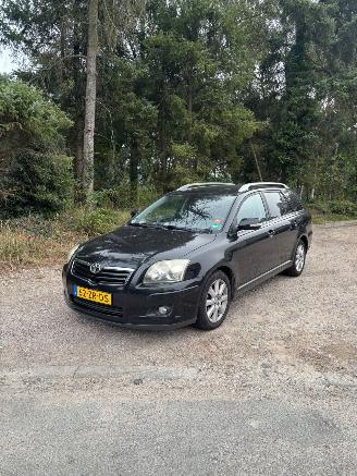 uszkodzony samochody osobowe Toyota Avensis 1.8 VVTi Luna 2008/5