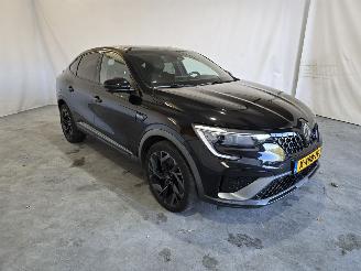 Damaged car Renault Arkana E-TECH 2024/2