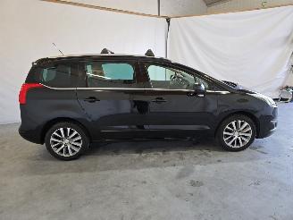 Peugeot 5008 1.6 THP Blue Lease Executive 7p. picture 8