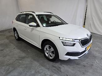 Vaurioauto  passenger cars Skoda Kamiq 1.0 TSI Sport Business 2021/5