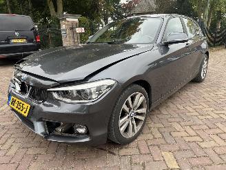 Unfallwagen BMW 1-serie 118i Executive 2017/12