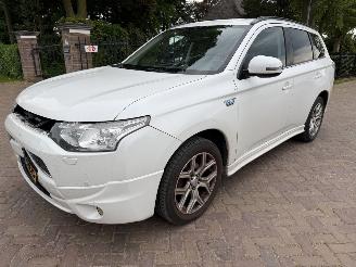Coche accidentado Mitsubishi Outlander 2.0 PHEV Instyle 2014/10