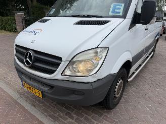 Schadeauto Mercedes Sprinter 311 2.2 CDI 366 rolstoellift 9 persoons 2010/11