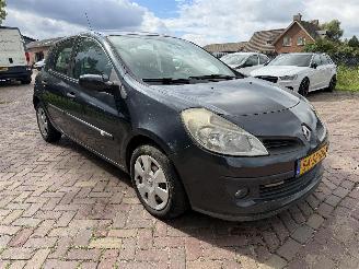 Renault Clio 1.6-16V Dynamique Luxe picture 3