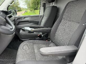 Volkswagen Transporter 2.0 TDI L2H1 picture 23