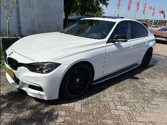 Schadeauto BMW 3-serie 320d clima 2014/5