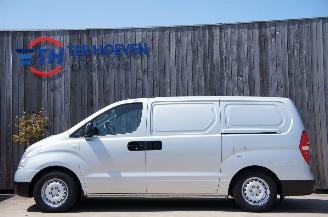 Coche accidentado Hyundai H-300 2.5 CRDi Lang Airco 3-Persoons Trekhaak 125KW Euro 4 2008/8