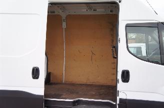 Iveco Daily 35C14 2.3 HPi L3H2 Airco Cruise Automaat 100KW Euro 6 picture 9