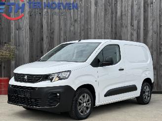 Vaurioauto  commercial vehicles Peugeot Partner 1.5 BlueHDI Premium L1H1 AHK Tempo. 73KW 2020/7