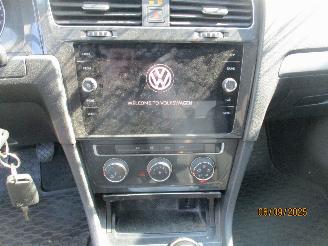 Volkswagen Golf 1.0 TSI TrendLine 5drs picture 24
