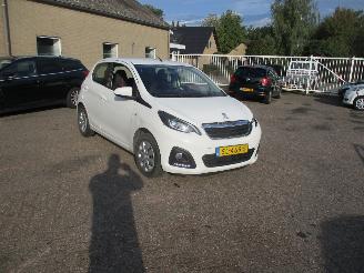 krockskadad bil auto Peugeot 108 1.0 e-Vti Active Airco NAP 2018/4