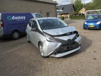 Vaurioauto  passenger cars Toyota Aygo 1.0 VVT-i X-fun Airco NAP 2018/3