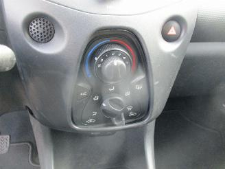 Toyota Aygo 1.0 VVT-i X-fun Airco NAP picture 24