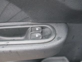 Renault Twingo 1.2-16v Authentique LPG picture 20