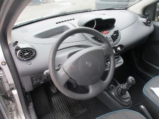 Renault Twingo 1.2-16v Authentique LPG picture 12