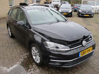 krockskadad bil auto Volkswagen Golf Variant 1.0 TSI Trendline 2020/1