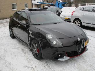 Schadeauto Alfa Romeo Giulietta 1.4 T Multi Air Super Aut NAP REST BPM 900 EURO !!!! 2018/8