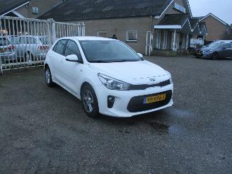 damaged passenger cars Kia Rio 1.0 TGDI Comf Pl.Nav 1E Eig NAP 2017/5