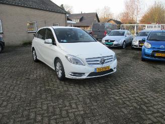 Avarii autoturisme Mercedes B-klasse 180 Ambition REST BPM 500 EURO !!!!! 2013/2