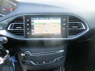 Peugeot 308 SW 1.2 PureTech Allure REST BPM 400 EURO !!!! picture 19