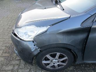 Peugeot 208 1.2 VTi Envy 5drs picture 11