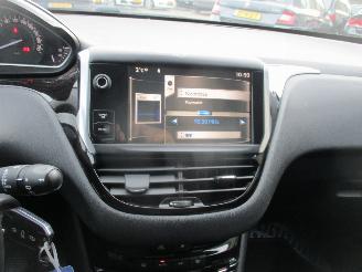 Peugeot 208 1.2 VTi Envy 5drs picture 21