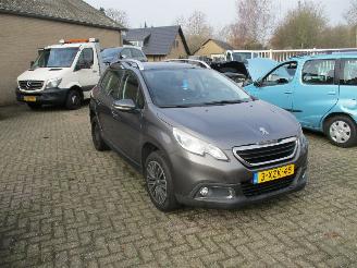 Vaurioauto  passenger cars Peugeot 2008 1.2 PureTech Automaat NAP 2014/11