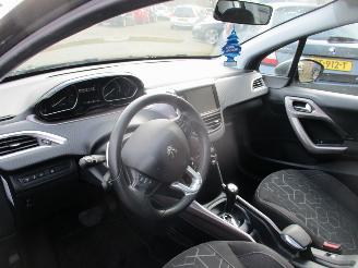 Peugeot 2008 1.2 PureTech Automaat NAP picture 18