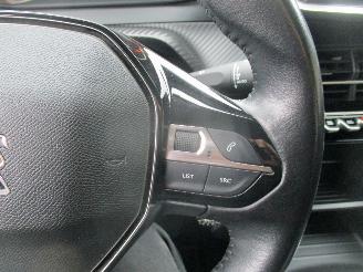 Peugeot 208 1.2 PureTech Allure picture 29