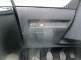 Peugeot 208 1.2 PureTech Allure picture 27