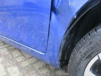 Peugeot 108 1.0 E -VTI BLUE L. EX picture 12