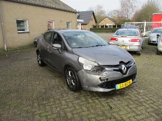 Damaged car Renault Clio 1.5 dCi Dynamique 2014/7
