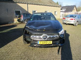 Mercedes GLA 250 4MATIC AMG Line picture 2