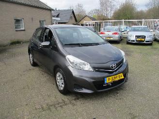 Unfallwagen Toyota Yaris 1.0 VVT-i Now REST BPM €300,-!!! 2014/6
