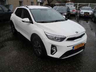 uszkodzony samochody osobowe Kia Stonic 1.0 T-GDi MHEV Dyn+L REST BPM €1000,-!!! 2020/10