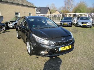 uszkodzony samochody osobowe Kia Cee d cee\'d Sportswagon 2014/5