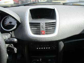 Peugeot 207 1.4 VTi Cool \'n Blue picture 19