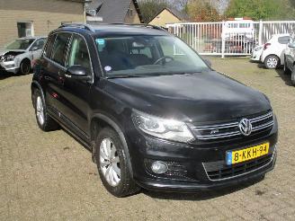 Vaurioauto  passenger cars Volkswagen Tiguan 2.0 TSI Sport&Style 4motion REST BPM €1600,-!!! 2013/5