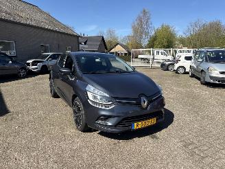 Schadeauto Renault Clio 0.9 TCe Limited REST BPM €200,-!!! 2019/1