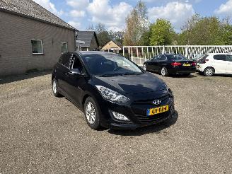 Schadeauto Hyundai I-30 1.6 GDI i-Motion Pl. REST BPM €500,-!!! 2015/8