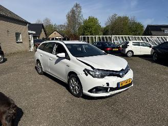 skadebil auto Toyota Auris Touring Sports 1.8 Hybrid Aspiration 2015/10