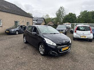 Coche accidentado Peugeot 208 1.6 VTi Allure REST BPM €800,-!!! 2013/7