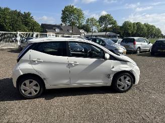 Toyota Aygo 1.0 VVT-i x-play picture 8