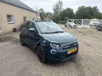 skadebil auto Fiat 500E La Prima 42 kWh 2023/1