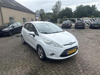 damaged passenger cars Ford Fiesta 1.4 Titanium AUTOMAAT 2012/9
