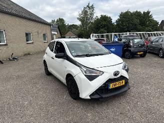 Damaged car Toyota Aygo 1.0 VVT-i x 2020/3