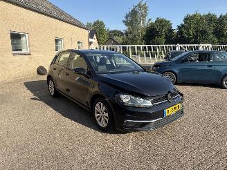 Voiture accidenté Volkswagen Golf 1.0 TSI Comfortline AUT 2017/5