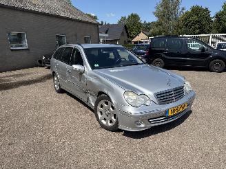 skadebil auto Mercedes C-klasse C-klasse Combi  200 K. Elegance 2006/1