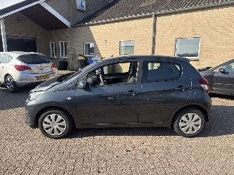 Peugeot 108 1.0 e-VTi Active WEINIG KILOMETERS picture 4