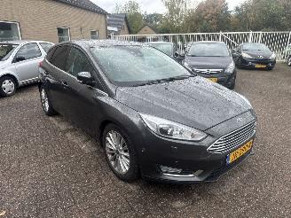 Schadeauto Ford Focus 1.0 Titanium REST BPM €400,-!!! 2016/5